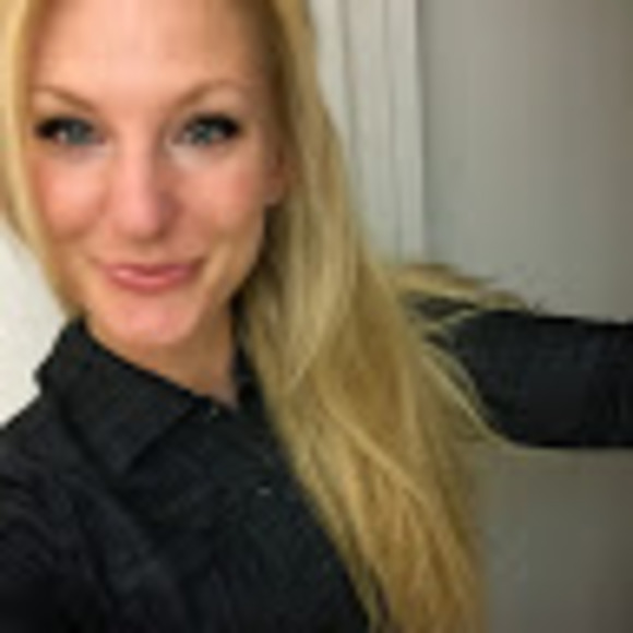 Meet your Posher, Lenesa - Picture 1 of 1